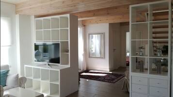 House, 2 Bedrooms | Living room | Flat-screen TV, DVD player