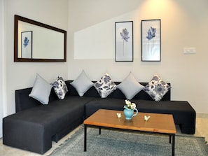 Double or Twin Room | Living area | TV