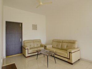 Double or Twin Room | Living room