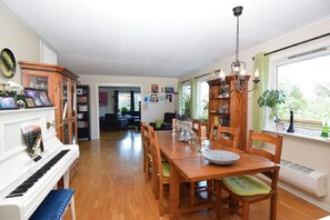 Apartemen, 6 kamar tidur | Makan di kamar