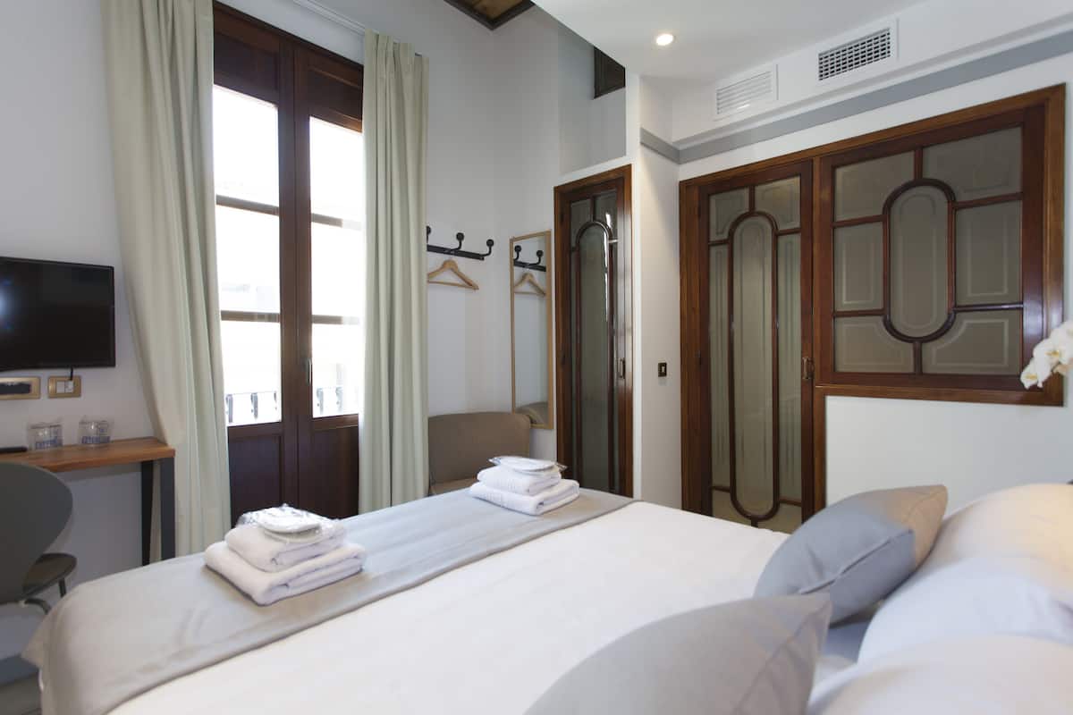 Classic Double Room, 1 Queen Bed, City View