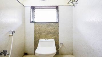 Double or Twin Room | Bathroom | Shower, rainfall showerhead, free toiletries, towels