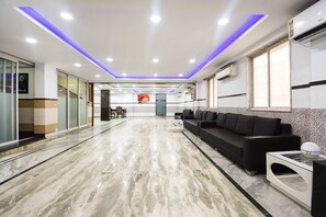 Lobby - OYO 12819 The Olive (Barasat)