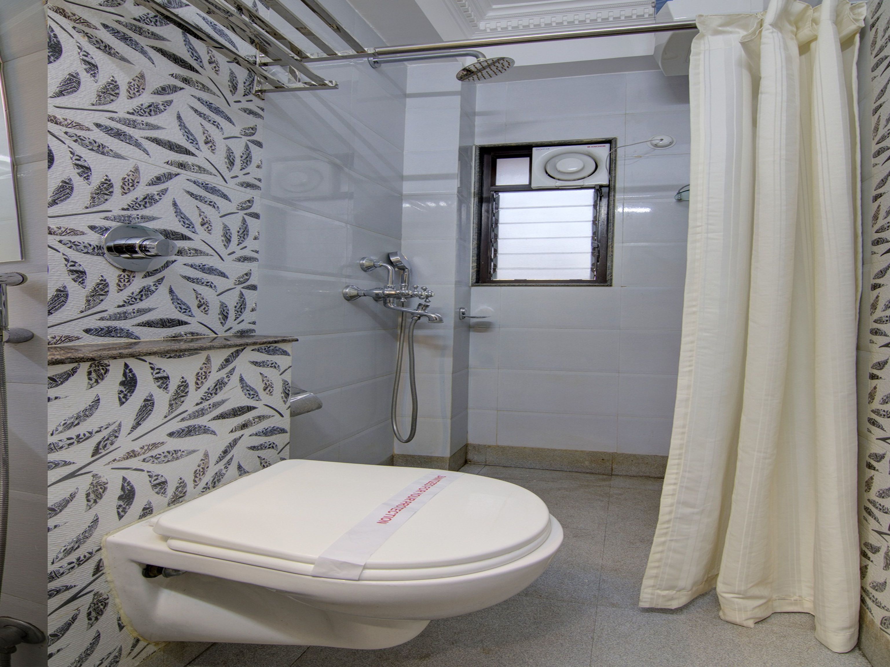 free toiletries, towels