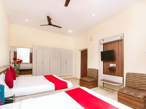 Double or Twin Room | Free WiFi, bed sheets - OYO 13097 Lukergunj Holidays (Prayagraj)