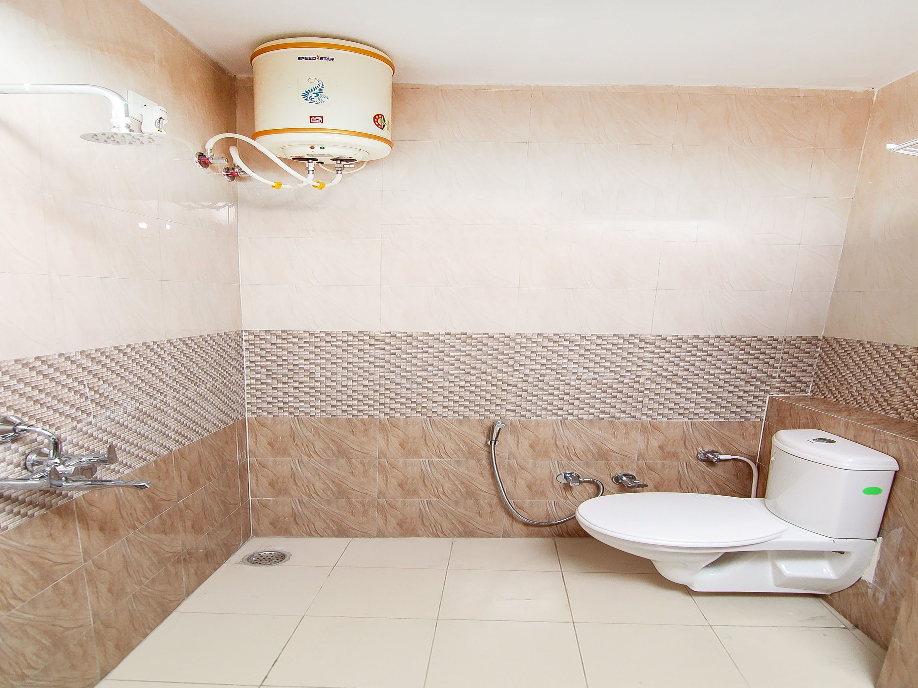 double or twin room | bathroom | shower, rainfall showerhead, free toiletries, towels