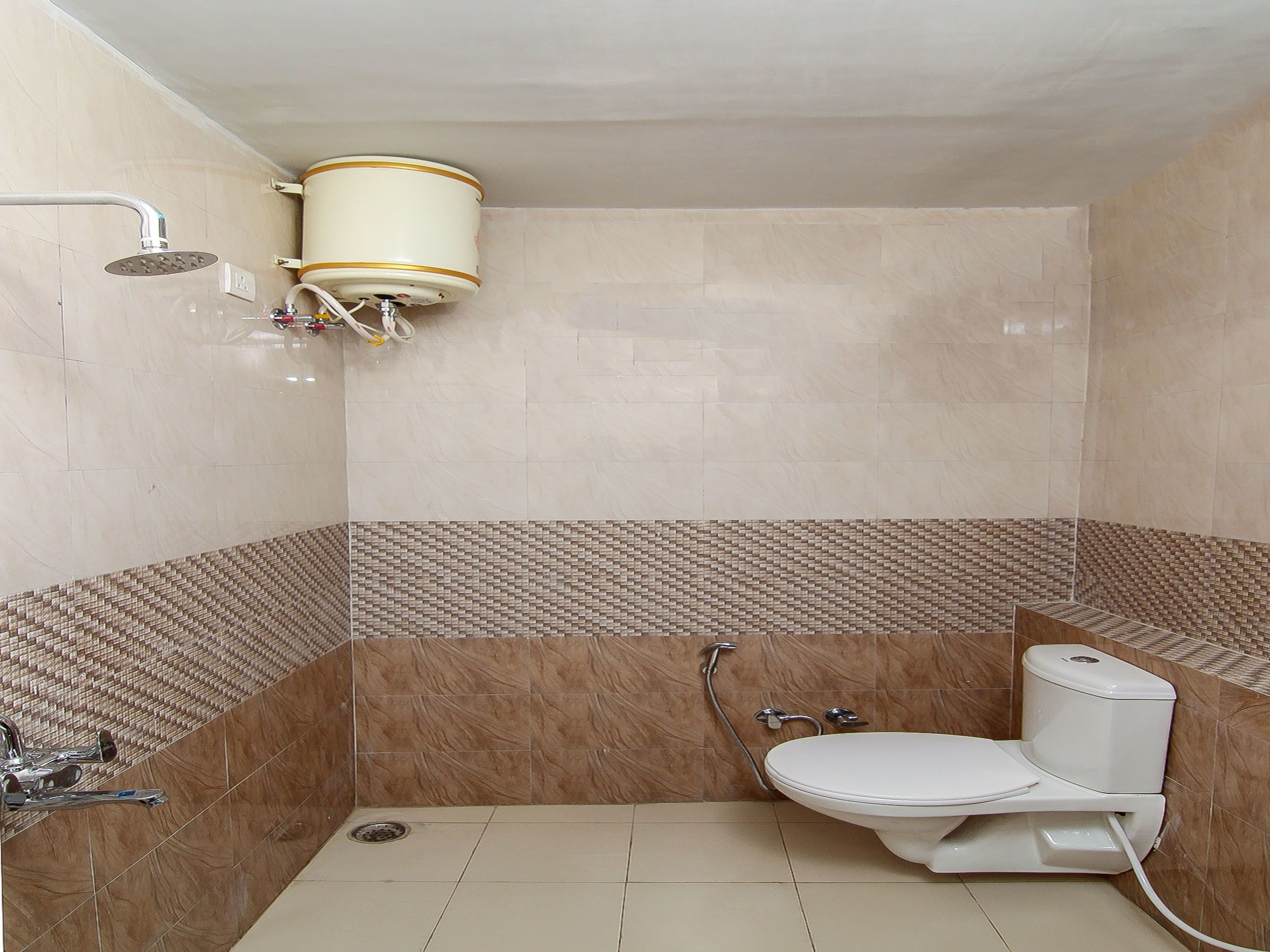 double or twin room | bathroom | shower, rainfall showerhead, free toiletries, towels
