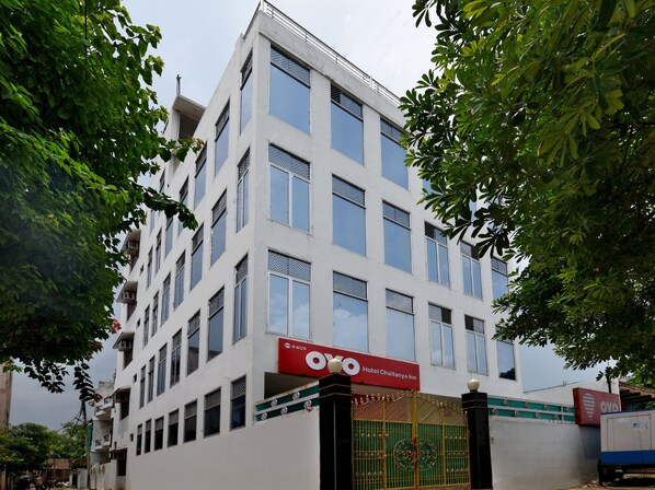 Vista frontal de la propiedad