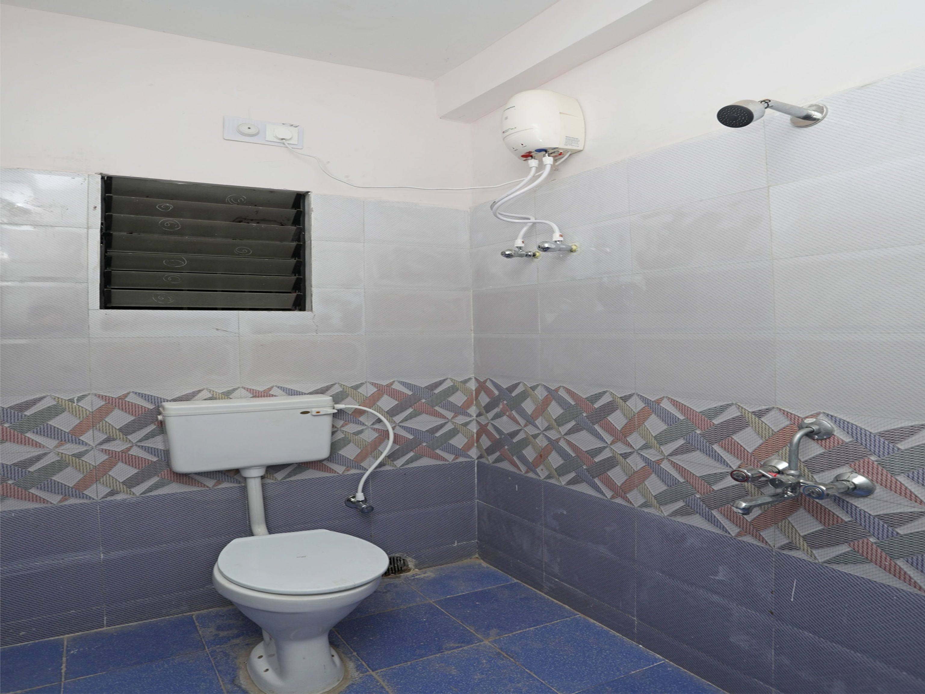 double or twin room | bathroom | free toiletries, towels