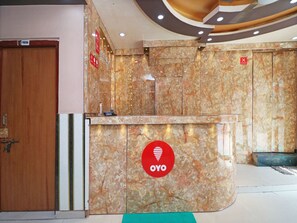 Reception - OYO 13234 Hotel Mahak (Lucknow)