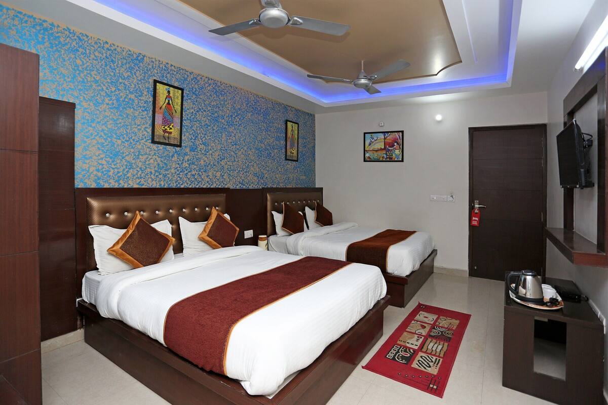 Free WiFi, bed sheets
