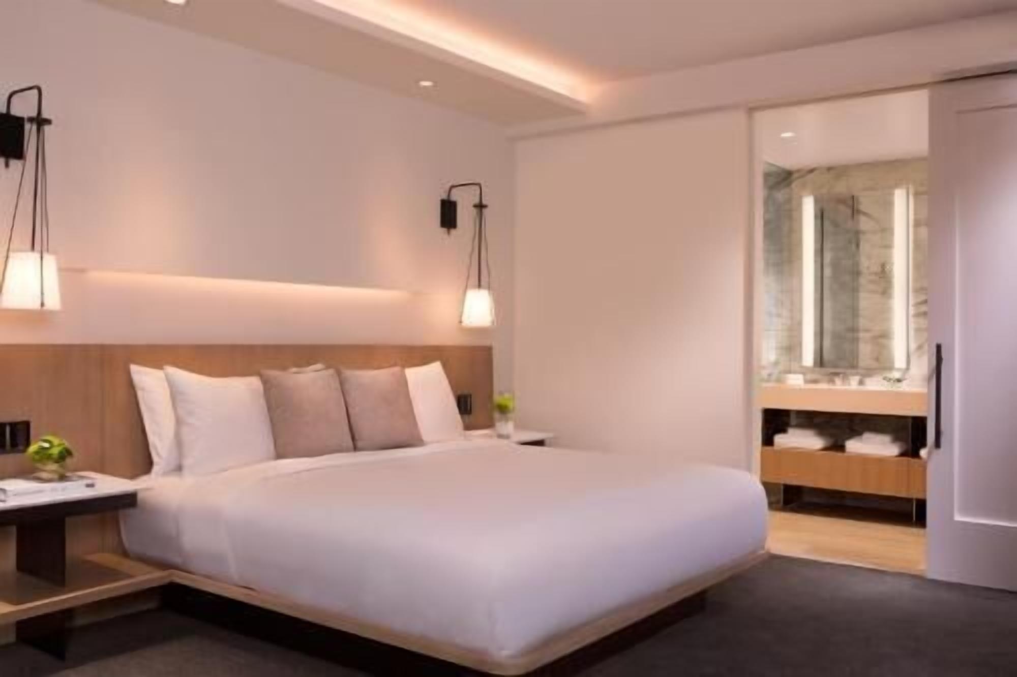 Frette Italian sheets, premium bedding, pillow-top beds, minibar