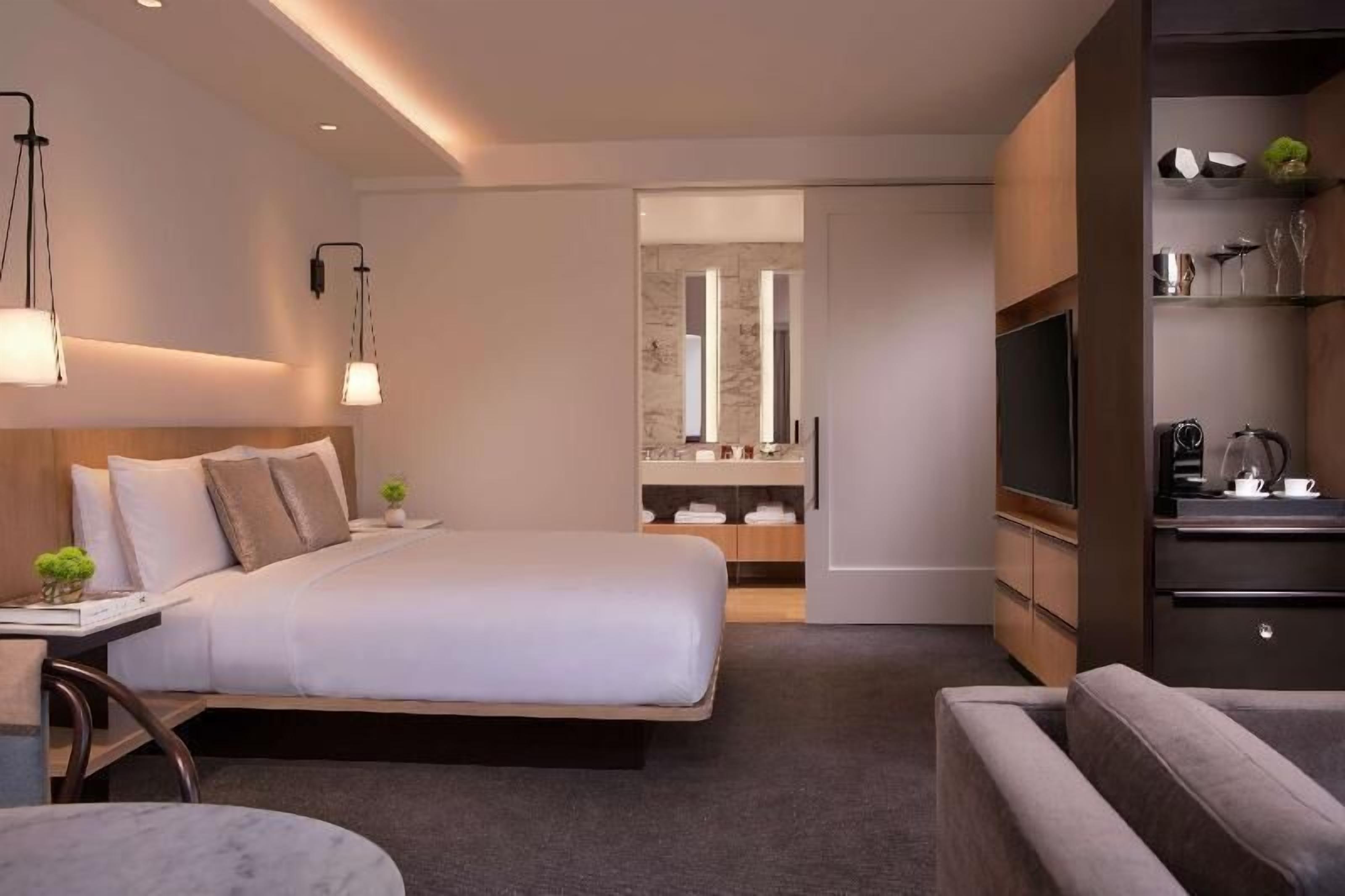 Frette Italian sheets, premium bedding, pillow-top beds, minibar