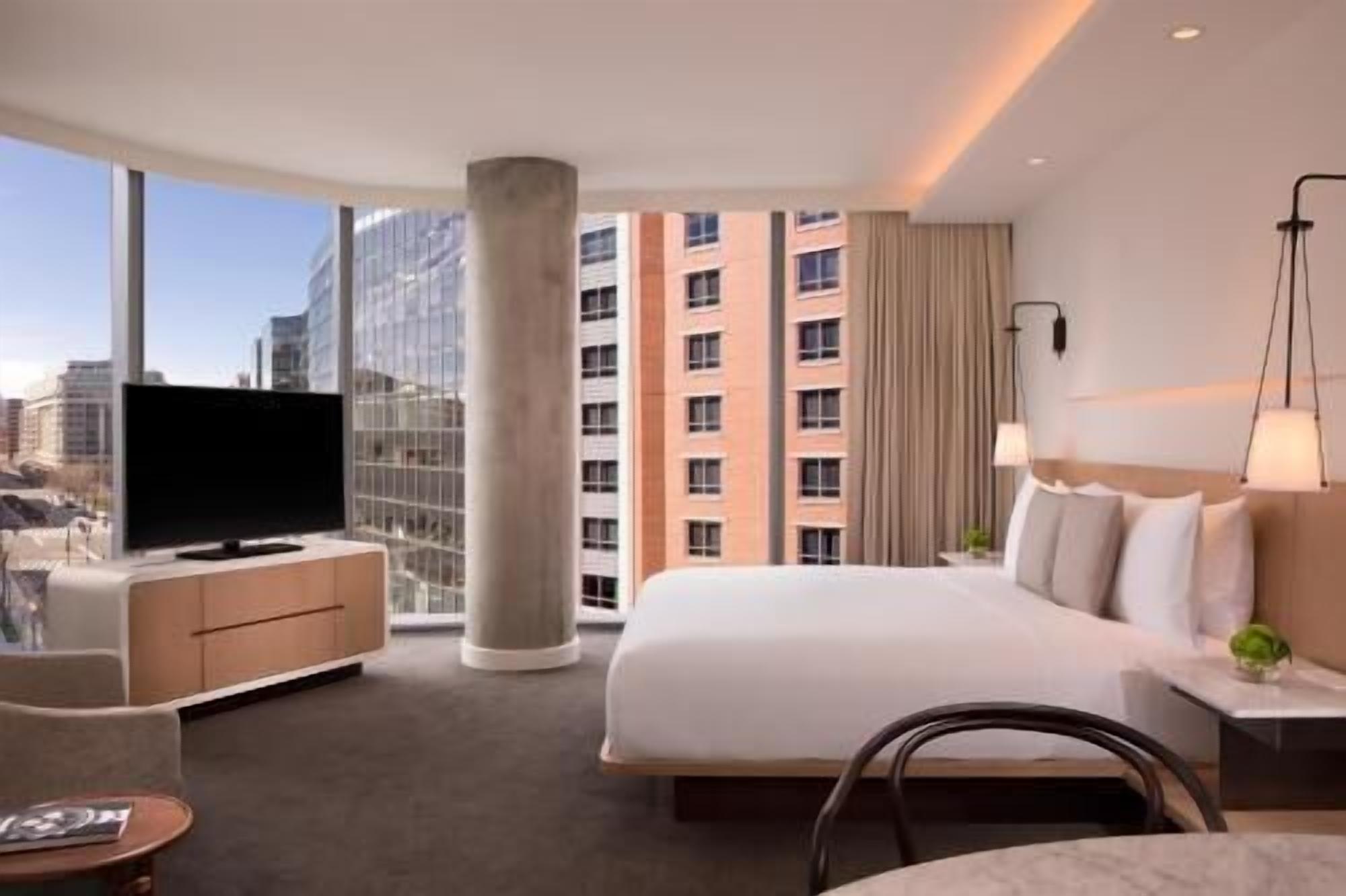 Frette Italian sheets, premium bedding, pillow-top beds, minibar