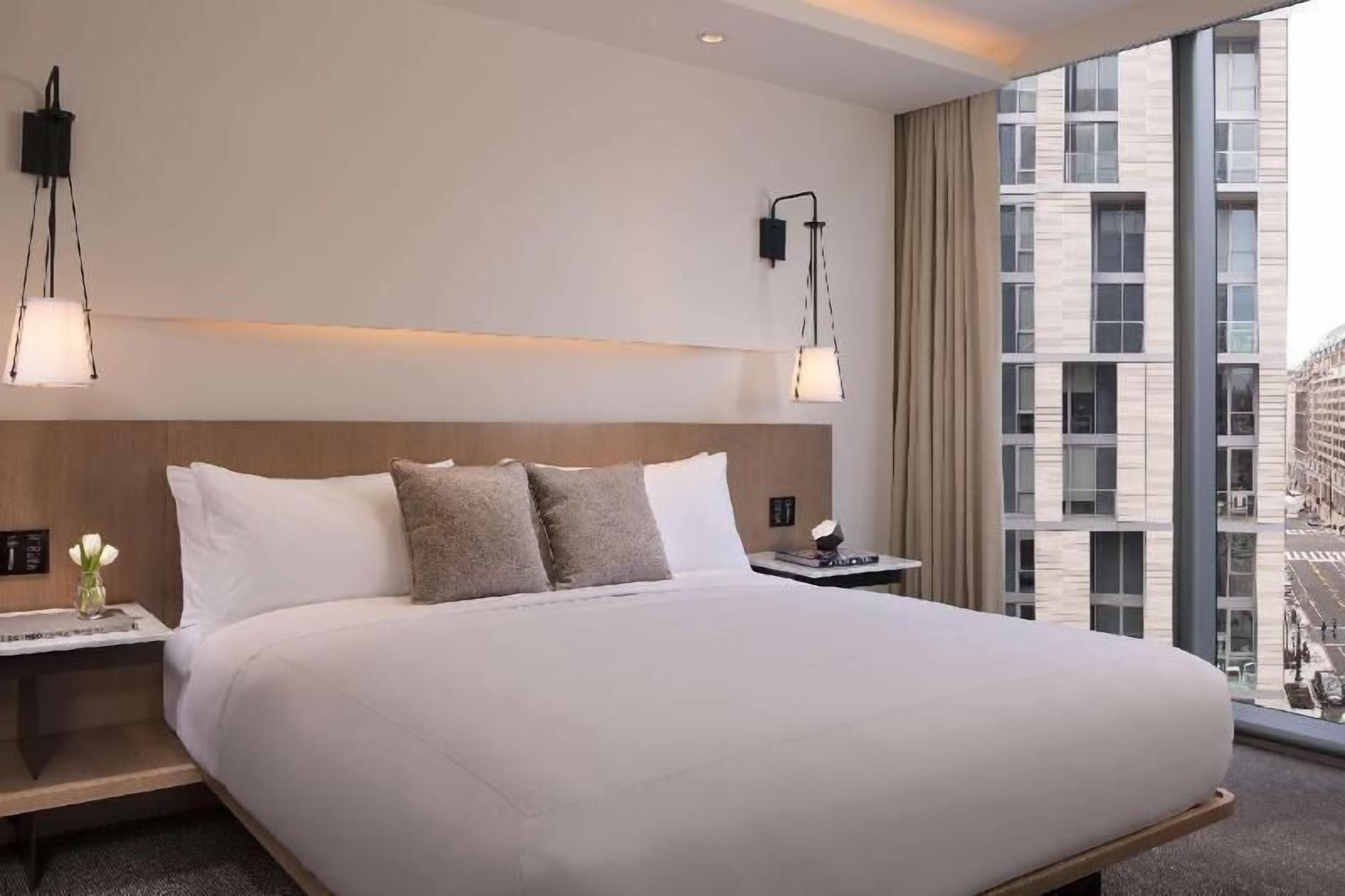 Frette Italian sheets, premium bedding, pillow-top beds, minibar