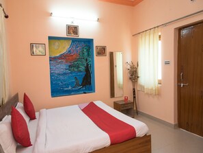 Double or Twin Room - OYO 14227 Home Lake View Stay Brahmpol (Udaipur)
