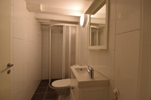 Apartment, 4 Bedrooms | Bathroom | Shower, soap