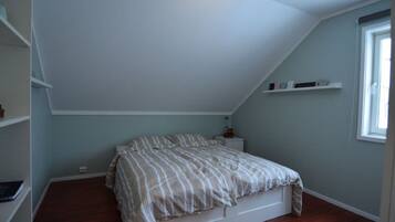 Apartment, 2 Bedrooms | Iron/ironing board