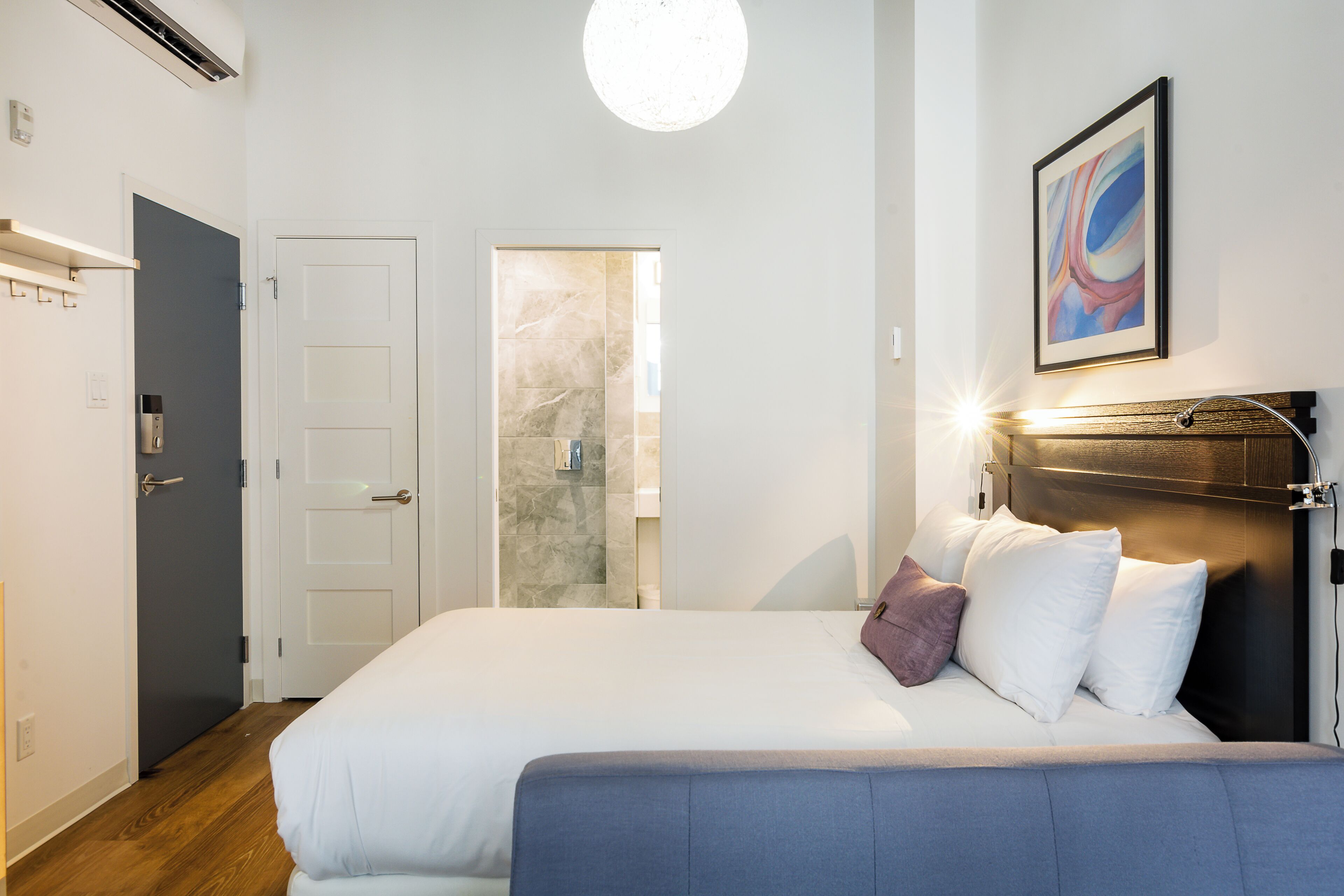 Studio B202 | Travel crib, free WiFi, bed sheets