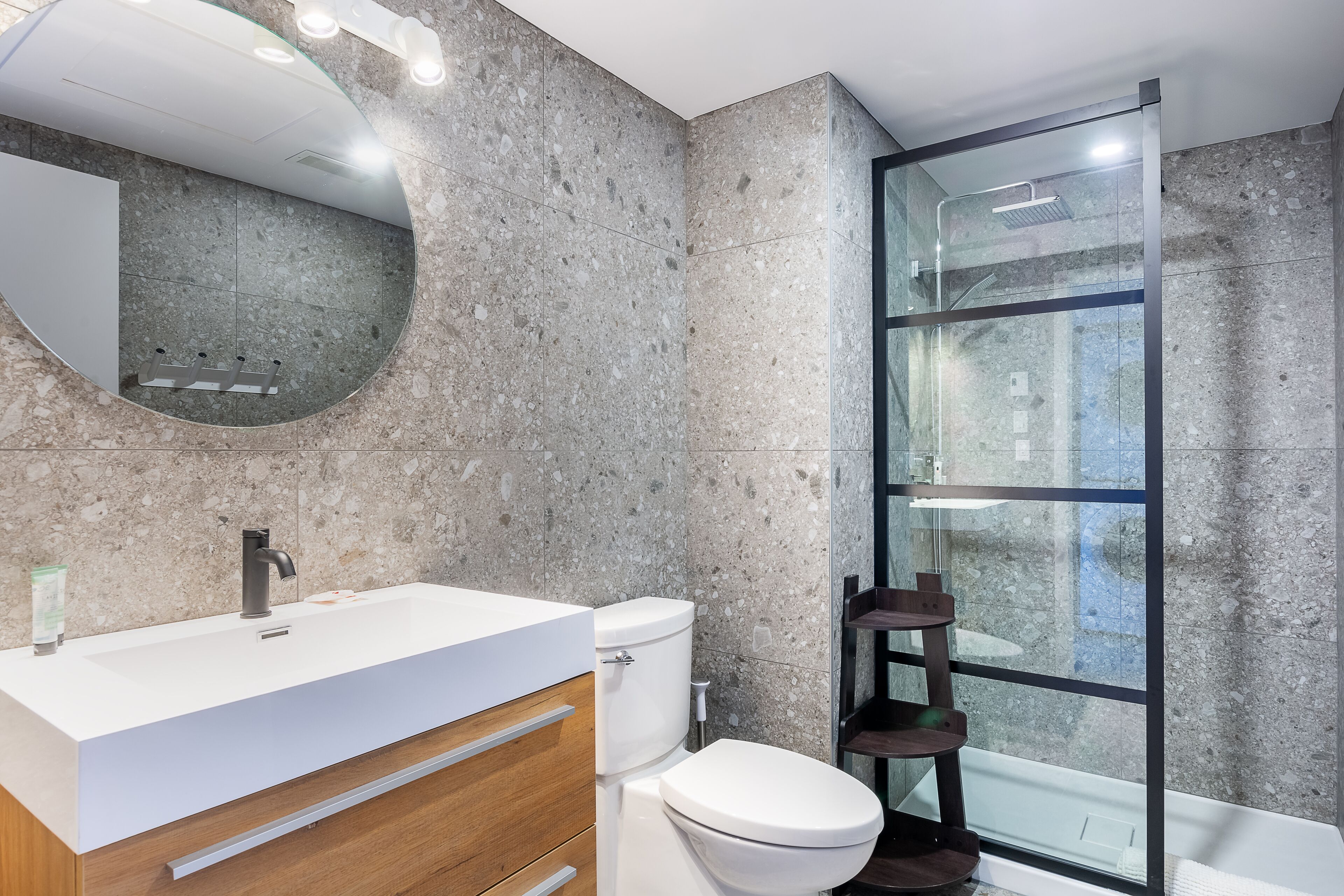 Shower, rainfall showerhead, free toiletries, hair dryer