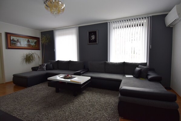 Apartment | Living room