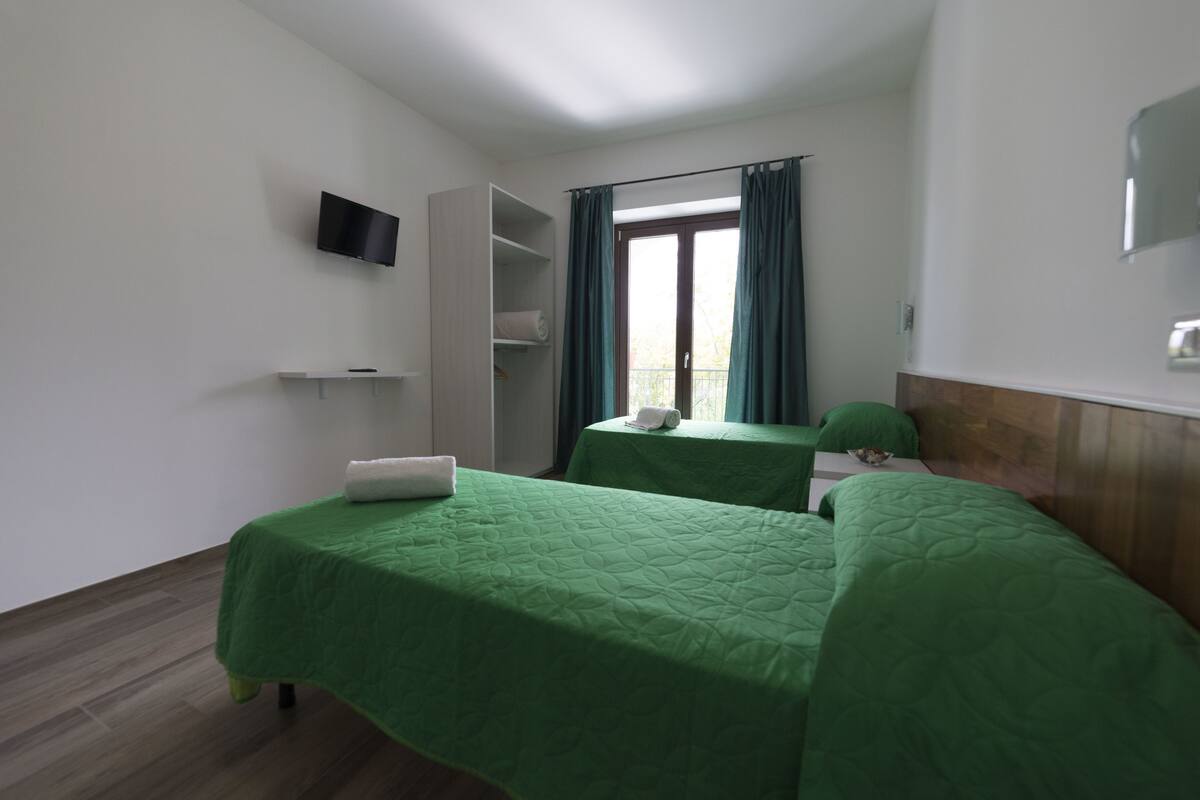 Desk, soundproofing, rollaway beds, free WiFi