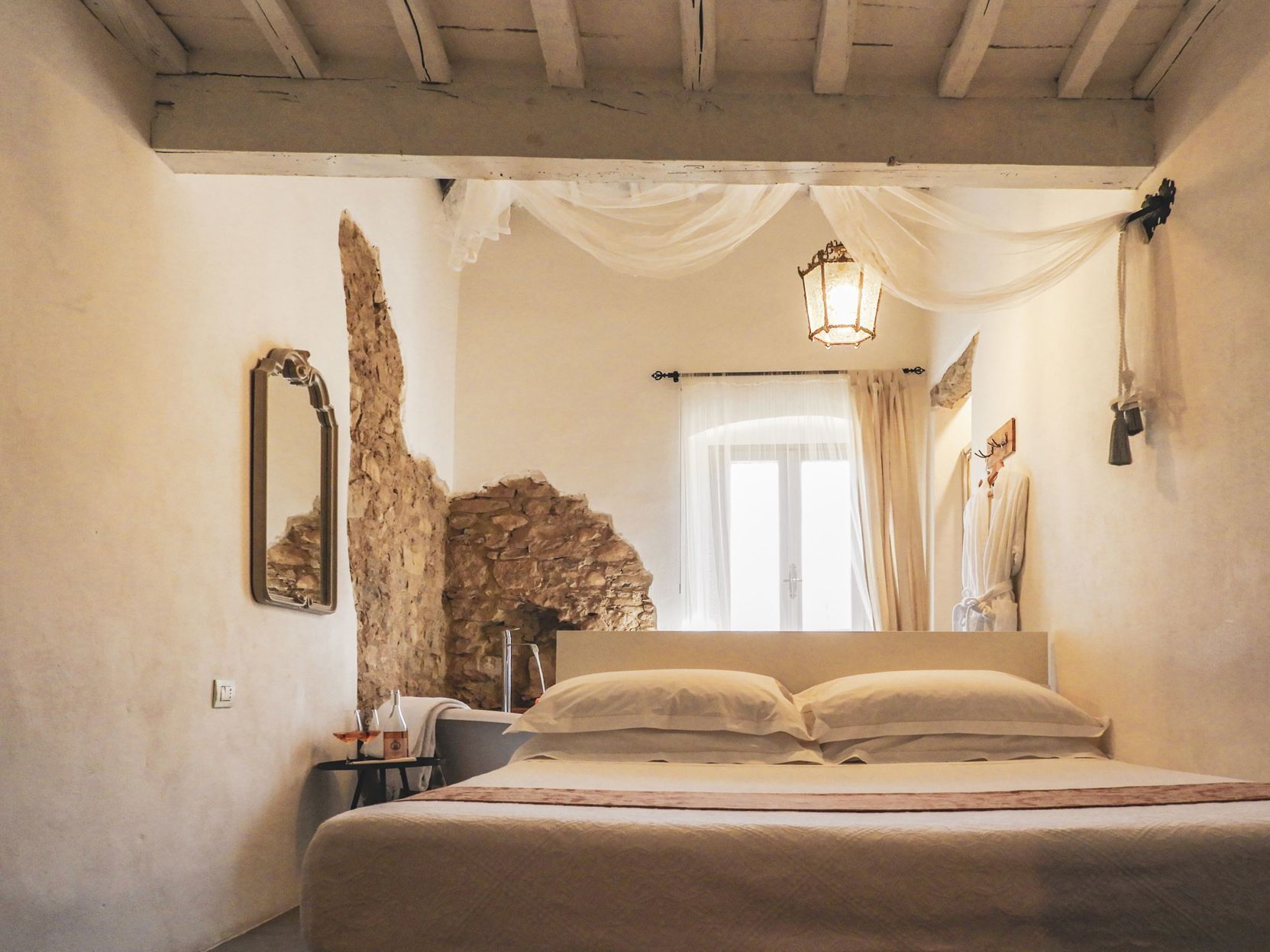 Premium bedding, down comforters, in-room safe, individually decorated