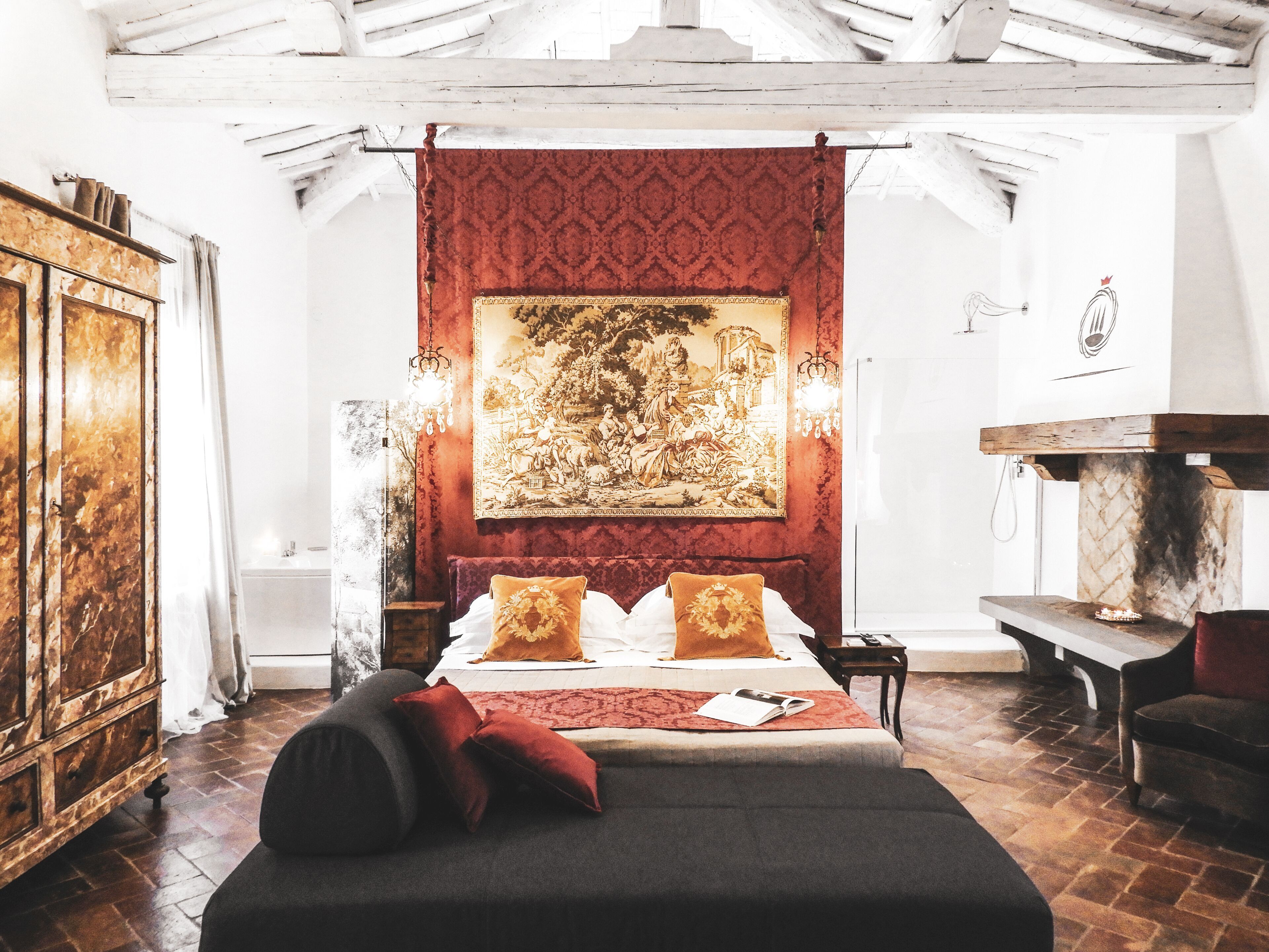 Premium bedding, down comforters, in-room safe, individually decorated