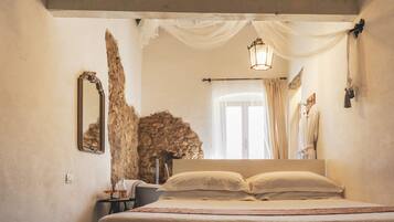 Deluxe Double Room, 1 Queen Bed, Non Smoking | Premium bedding, down comforters, in-room safe, individually decorated