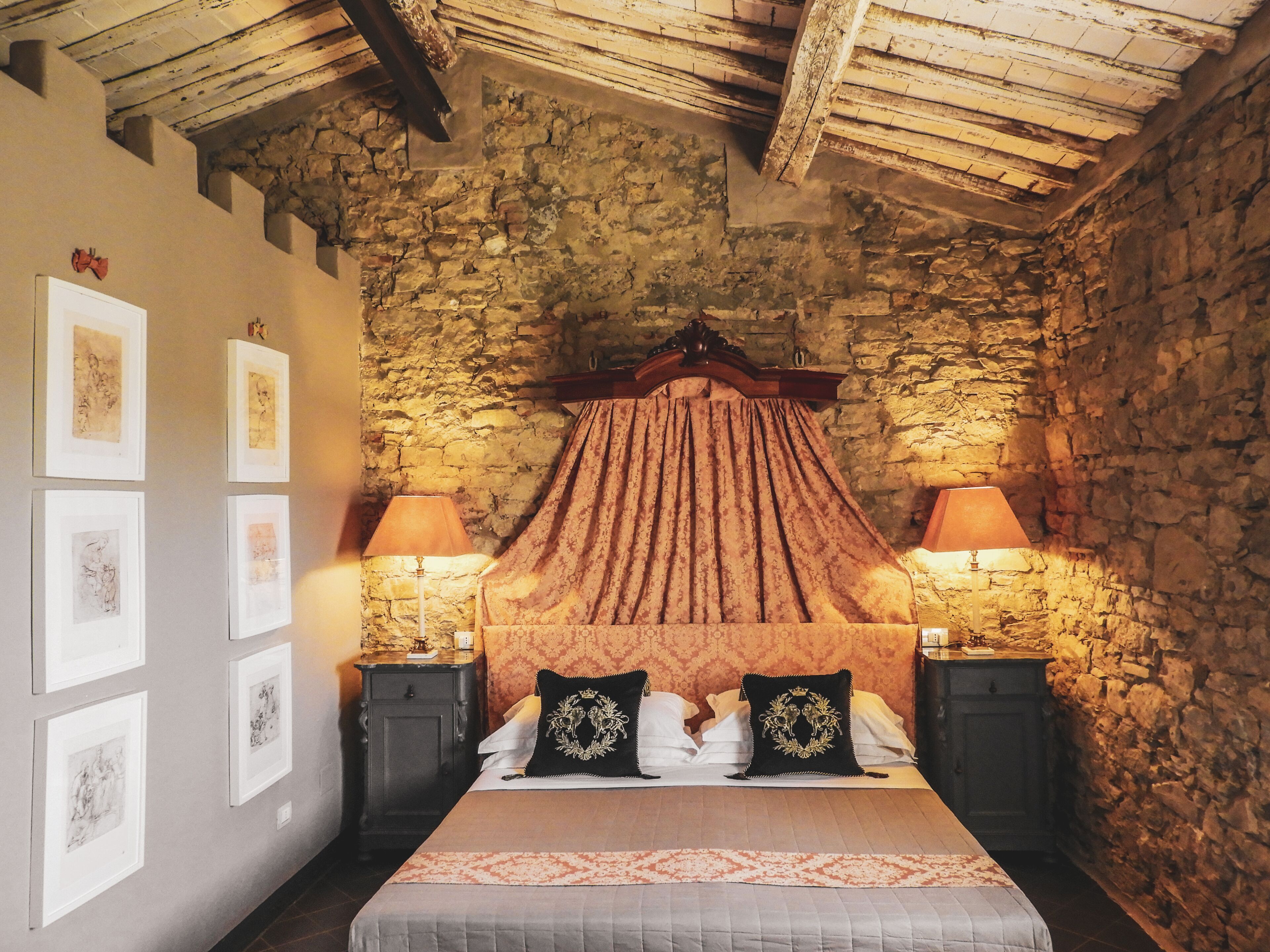 Premium bedding, down comforters, in-room safe, individually decorated