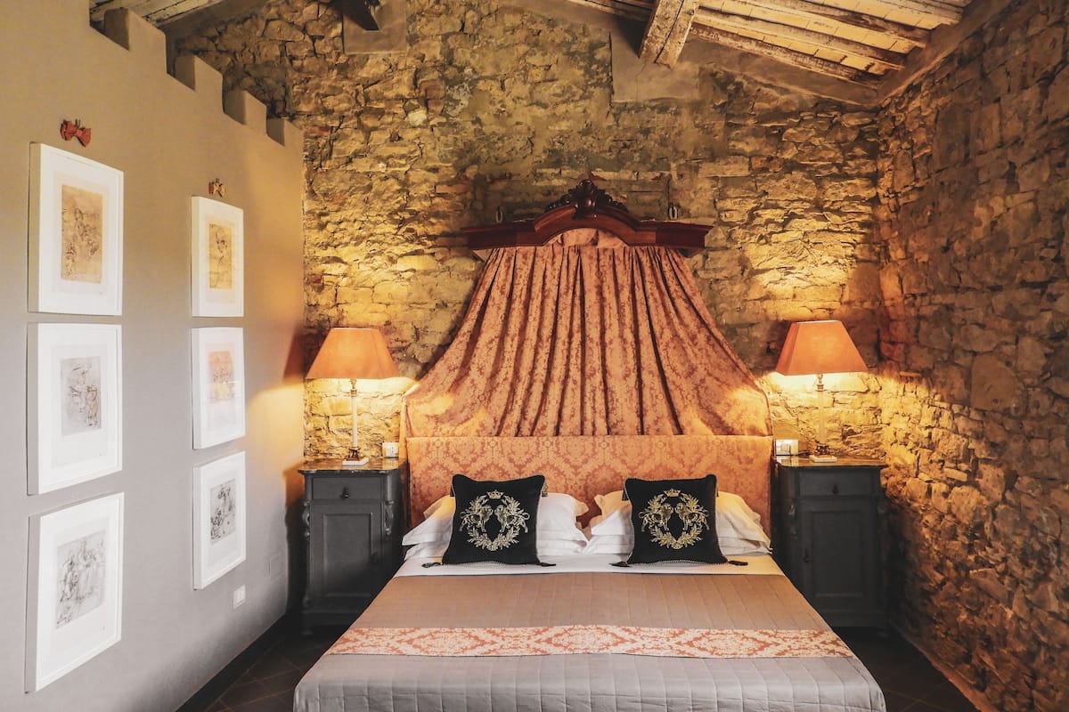 Premium bedding, down comforters, in-room safe, individually decorated