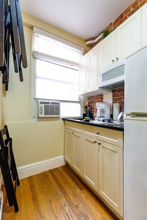 Fridge, microwave, stovetop, coffee/tea maker