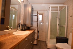 Apartemen, 5 kamar tidur | Kamar mandi | Shower