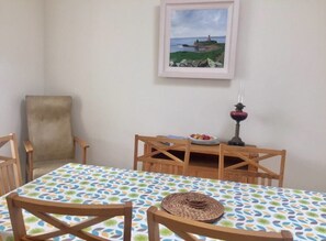 In-room dining - Cannon Cottage (Ballycroy)