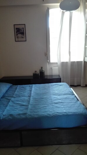 Desk, free cots/infant beds, rollaway beds, free WiFi