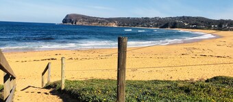 Copa Capri-The Entertainer, Multiple Living Spaces,  Flat 5 min Walk to Beach