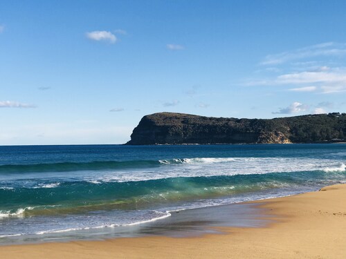 Copa Capri-The Entertainer, Multiple Living Spaces,  Flat 5 min Walk to Beach