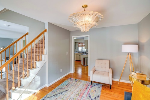 Walk to Dining: Downtown Lenox Guest House!