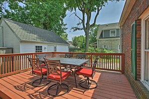Outdoor dining - Indianapolis Vacation Rental - Walk to the IMS! (Indianapolis)