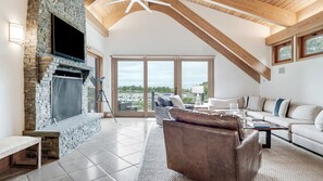 Smart-TV, Stereoanlage, Arbeitsbereiche