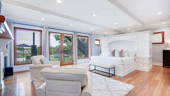 6 bedrooms, internet, bed sheets - Luxury Custom Home, Water Views, Access to Private Bay Beach and Marina (East Hampton)