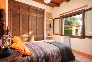 4 slaapkamers, een strijkplank/strijkijzer, gratis wifi, beddengoed