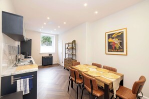 Dining - Chic 3BR Apartment on Leith Walk (Edinburgh)