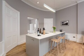 Bar (on property) - Spacious Apartment close to Princes Street (Edinburgh)