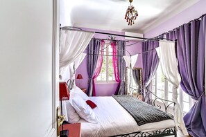 4 bedrooms, in-room safe, iron/ironing board, free WiFi