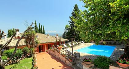 Beautiful private villa with WIFI, private pool, A/C, TV, patio, pets allowed and panoramic view