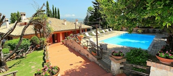 Wonderful private villa with WIFI, A/C, private pool, TV, patio, pets allowed and panoramic view