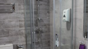 Quadruple Room | Bathroom - Hotel Rego Foz (Foz)