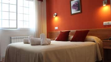 Ropa de cama de alta calidad, escritorio y wifi gratis