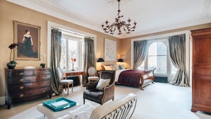 3 dormitoris, escriptori i planxa i posts de planxar 